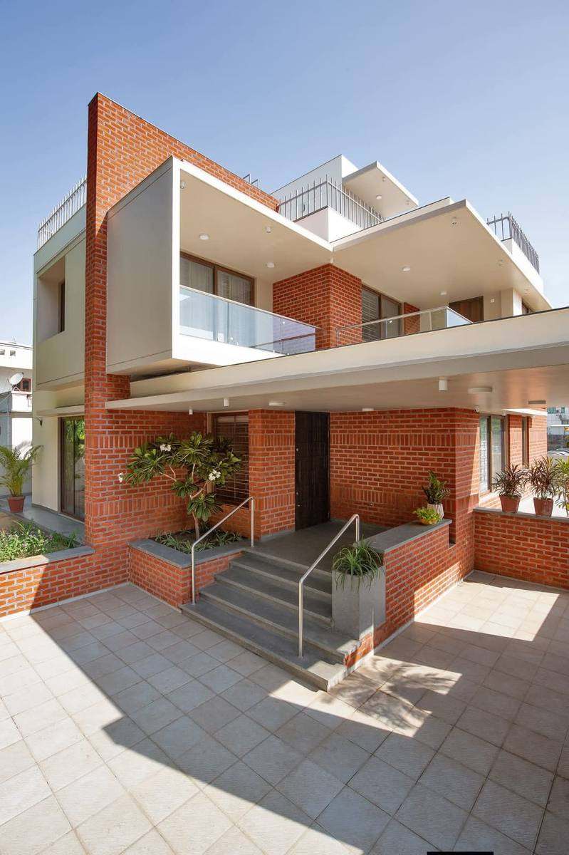 Residential villa exterior construction in Pondicherry